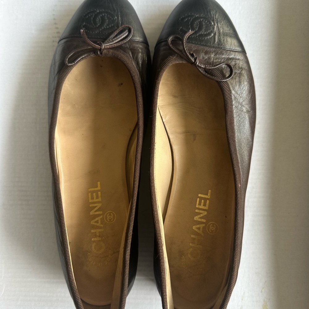 CHANEL Dark Brown and Black Leather Ballet Flats Size EU 38.5
